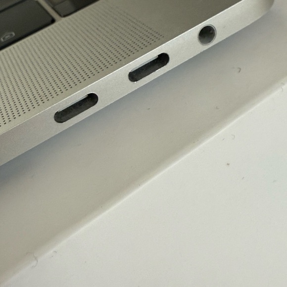 MacBook Pro 2019 with Russian keyboard - Picture 5 of 6